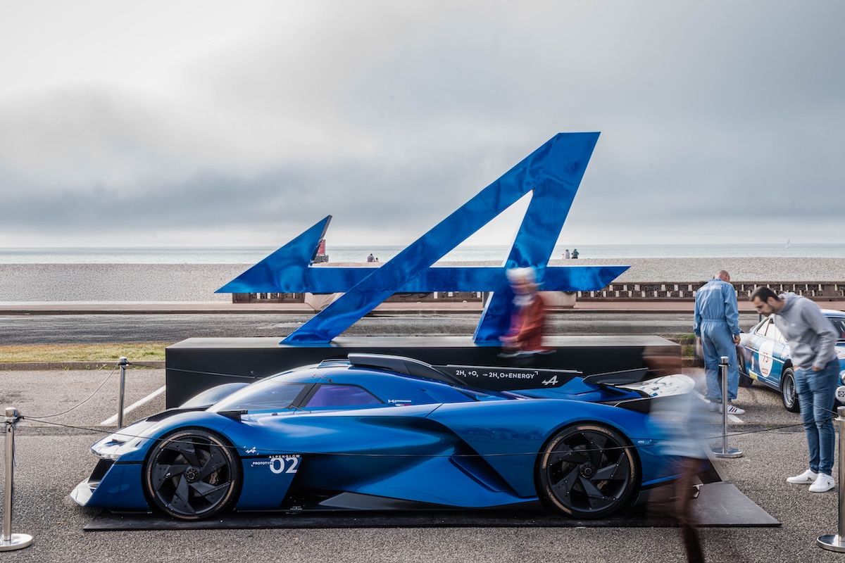 Alpine A390 protagonista a Dieppe: 70 anni di passione tra storia, innovazione e futuro Alpine A390 protagonista a Dieppe: 70 anni di passione tra storia, innovazione e futuro