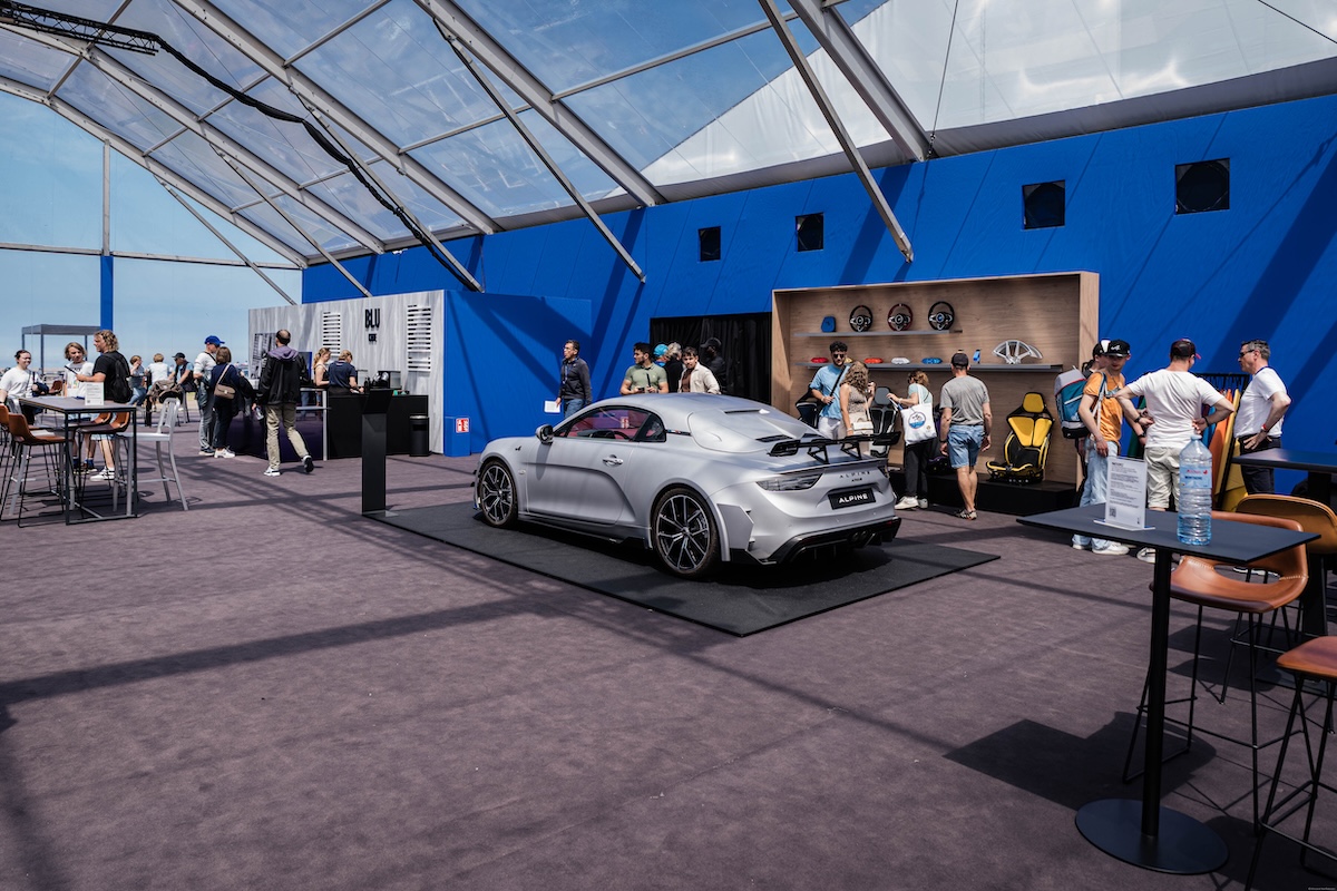 Alpine A390 protagonista a Dieppe: 70 anni di passione tra storia, innovazione e futuro Alpine A390 protagonista a Dieppe: 70 anni di passione tra storia, innovazione e futuro