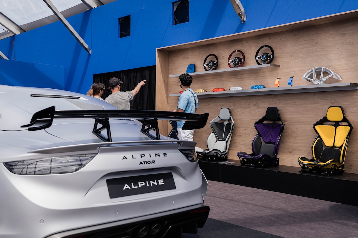 Alpine A390 protagonista a Dieppe: 70 anni di passione tra storia, innovazione e futuro Alpine A390 protagonista a Dieppe: 70 anni di passione tra storia, innovazione e futuro