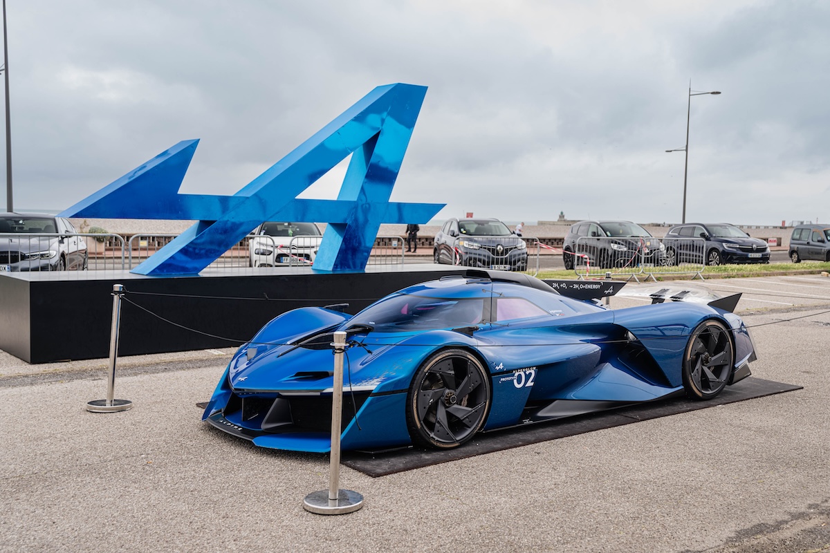 Alpine A390 protagonista a Dieppe: 70 anni di passione tra storia, innovazione e futuro Alpine A390 protagonista a Dieppe: 70 anni di passione tra storia, innovazione e futuro