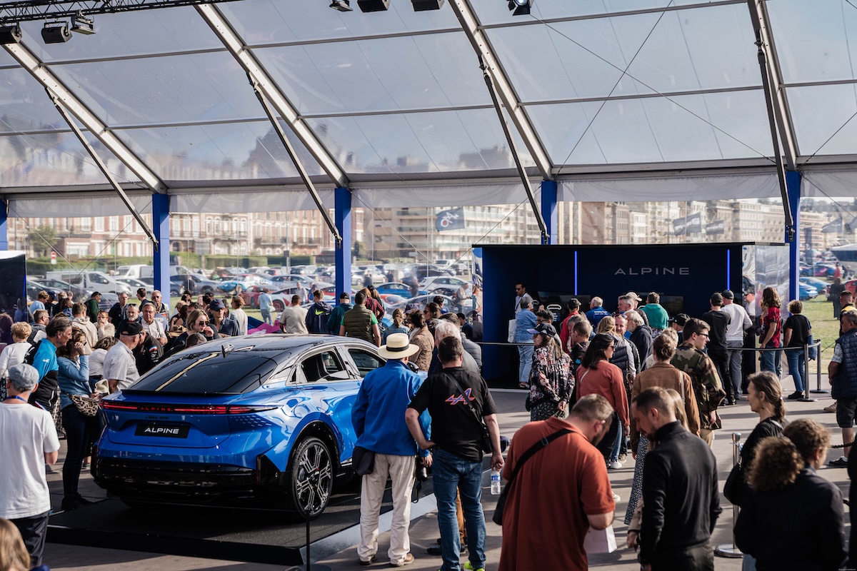 Alpine A390 protagonista a Dieppe: 70 anni di passione tra storia, innovazione e futuro Alpine A390 protagonista a Dieppe: 70 anni di passione tra storia, innovazione e futuro