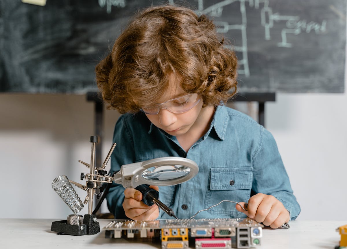Un bambino di soli due anni è entrato nel club degli uomini più intelligenti del mondo, ecco di chi è figlio Un bambino di soli due anni è entrato nel club degli uomini più intelligenti del mondo, ecco di chi è figlio