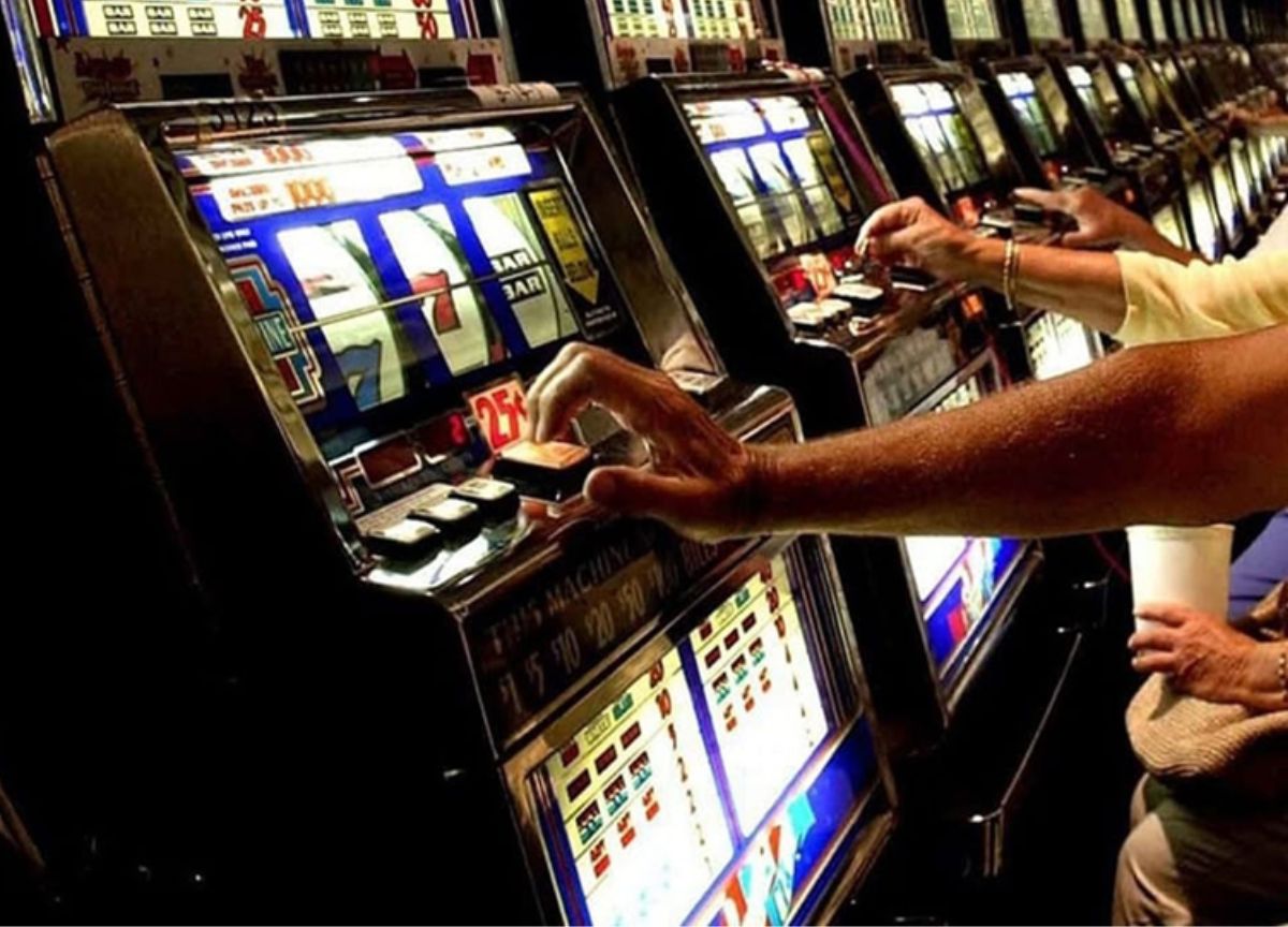 Gioco d’azzardo, nel Lazio la Cgil denuncia un fiume da oltre 17 miliardi di euro. La fortuna è cieca, il fatturato no. Gioco d’azzardo, nel Lazio la Cgil denuncia un fiume da oltre 17 miliardi di euro. La fortuna è cieca, il fatturato no.