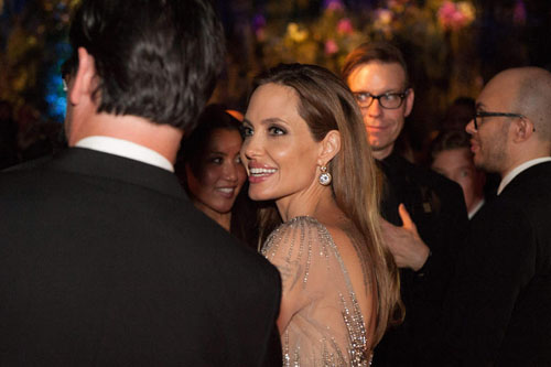 Angelina Jolie compie 50 anni, l’attrice che ha stregato Hollywood con il suo talento e le sfide umanitarie