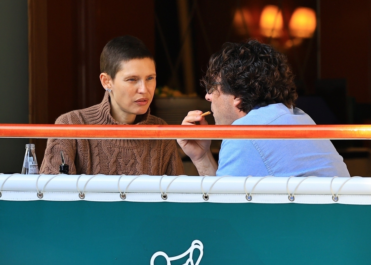 Chi è Alessandro Cutrera, il fidanzato di Bianca Balti: niente social, esperto di investimenti e pilota automobilistico