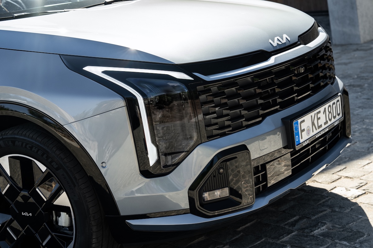 Nuovo Kia Sportage 2025: design, tecnologia e motori ibridi per il C-SUV più evoluto di sempre Nuovo Kia Sportage 2025: design, tecnologia e motori ibridi per il C-SUV più evoluto di sempre