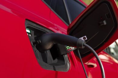 Auto elettriche in crescita: +42,7% a maggio e 36.800 immatricolazioni nei primi cinque mesi del 2025