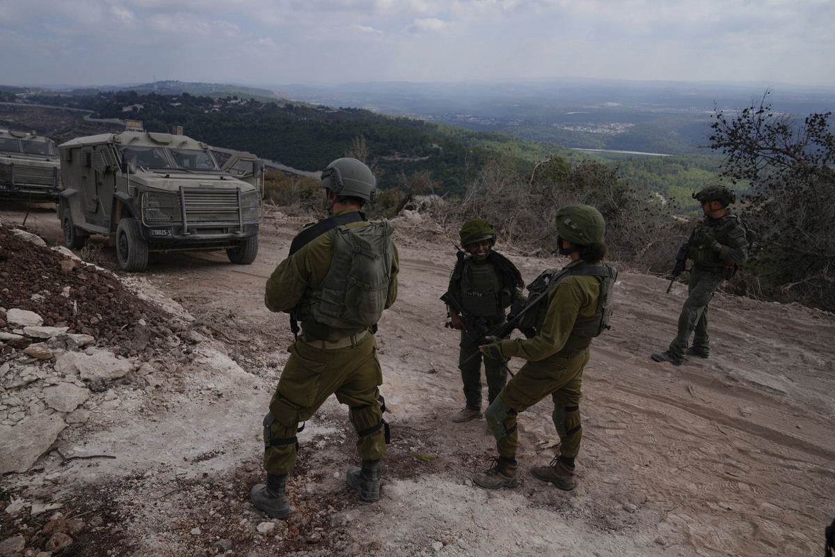 Guerra, non si fermano le bombe di Netanyahu: tre giornalisti sono stati uccisi in un attacco israeliano a Gaza Guerra, non si fermano le bombe di Netanyahu: tre giornalisti sono stati uccisi in un attacco israeliano a Gaza