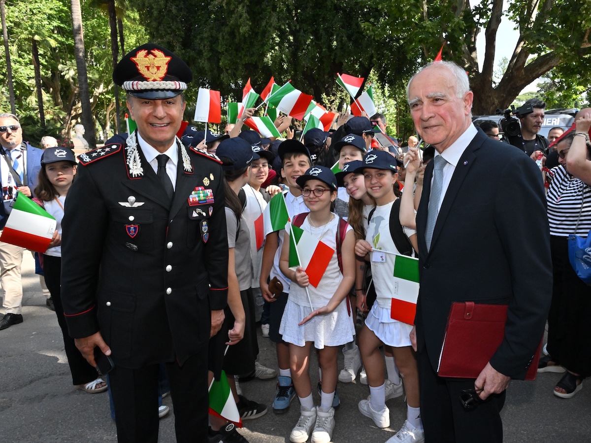 Carabinieri e ACI uniscono le forze per educare i giovani alla guida responsabile Carabinieri e ACI uniscono le forze per educare i giovani alla guida responsabile