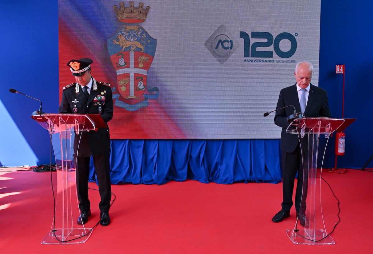 Carabinieri e ACI uniscono le forze per educare i giovani alla guida responsabile Carabinieri e ACI uniscono le forze per educare i giovani alla guida responsabile