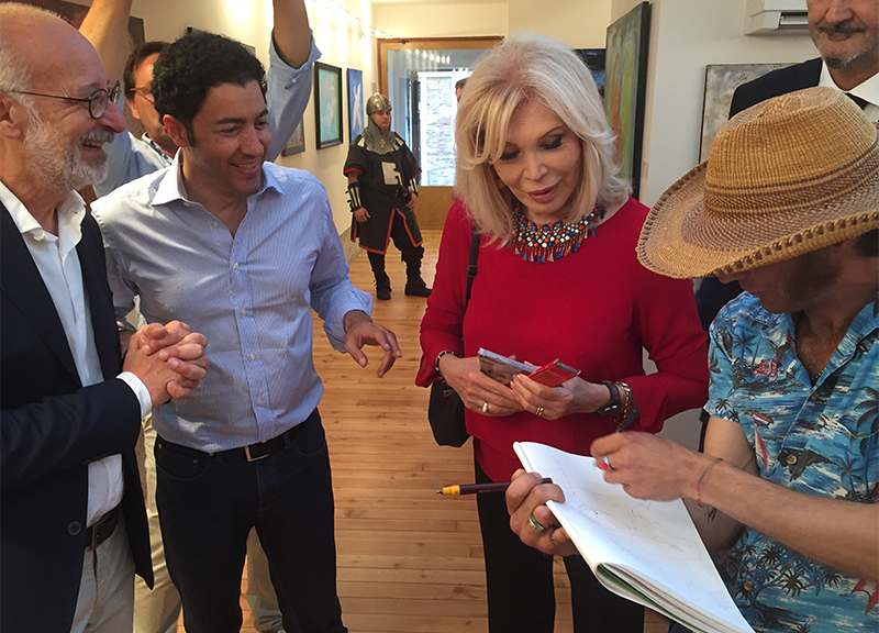 Amanda Lear e il curioso siparietto con i Maneskin: “Damiano mi voleva ma ho chiesto soldi, si sono offesi. Non li conoscevo” Amanda Lear e il curioso siparietto con i Maneskin: “Damiano mi voleva ma ho chiesto soldi, si sono offesi. Non li conoscevo”