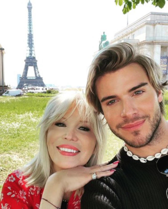 Amanda Lear e il curioso siparietto con i Maneskin: “Damiano mi voleva ma ho chiesto soldi, si sono offesi. Non li conoscevo” Amanda Lear e il curioso siparietto con i Maneskin: “Damiano mi voleva ma ho chiesto soldi, si sono offesi. Non li conoscevo”