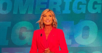 Pomeriggio 5, via Myrta Merlino: chi arriva al suo posto? In pole un volto storico del Tg di Mediaset. Ecco chi è. Retroscena