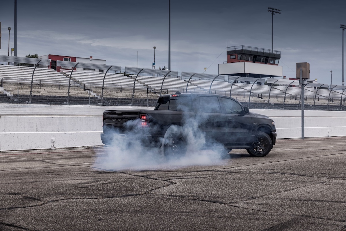 Ram 1500 MY2026: il ritorno del motore HEMI V8 da 5,7 litri con sistema eTorque