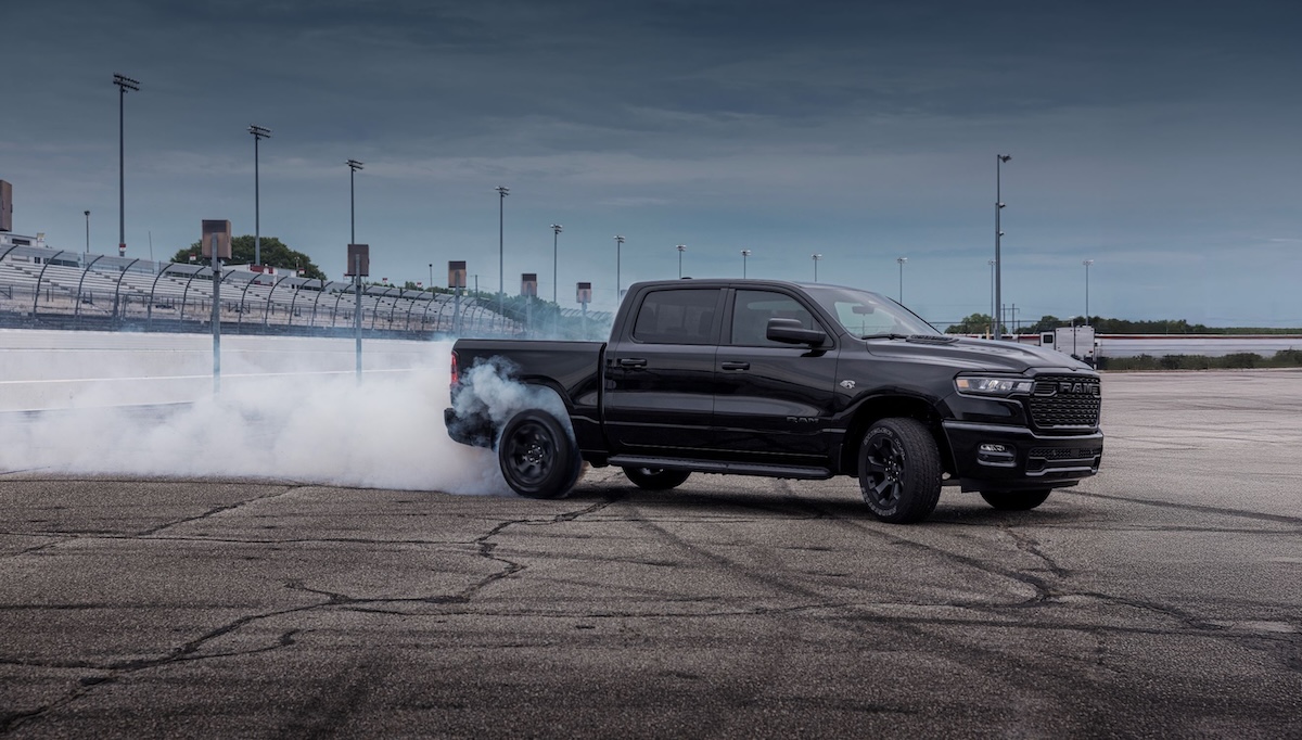Ram 1500 MY2026: il ritorno del motore HEMI V8 da 5,7 litri con sistema eTorque