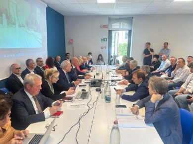 Stellantis rinnova il contratto 2025-2026: più salario e premi ai lavoratori