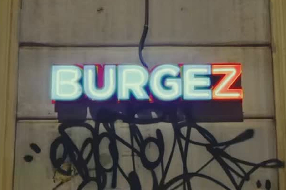 Manager/ Burgez in liquidazione, chi è Simone Ciaruffoli: fondatore e Ceo del fast food più scorretto d’Italia Manager/ Burgez in liquidazione, chi è Simone Ciaruffoli: fondatore e Ceo del fast food più scorretto d’Italia