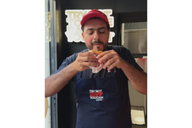 Manager/ Burgez in liquidazione, chi è Simone Ciaruffoli: fondatore e Ceo del fast food più scorretto d’Italia