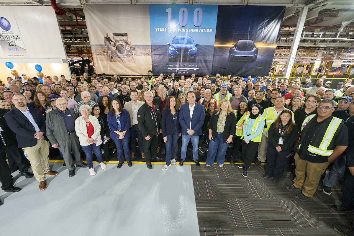 Antonio Filosa, celebra i 100 anni di Chrysler nello stabilimento di Windsor Antonio Filosa, celebra i 100 anni di Chrysler nello stabilimento di Windsor