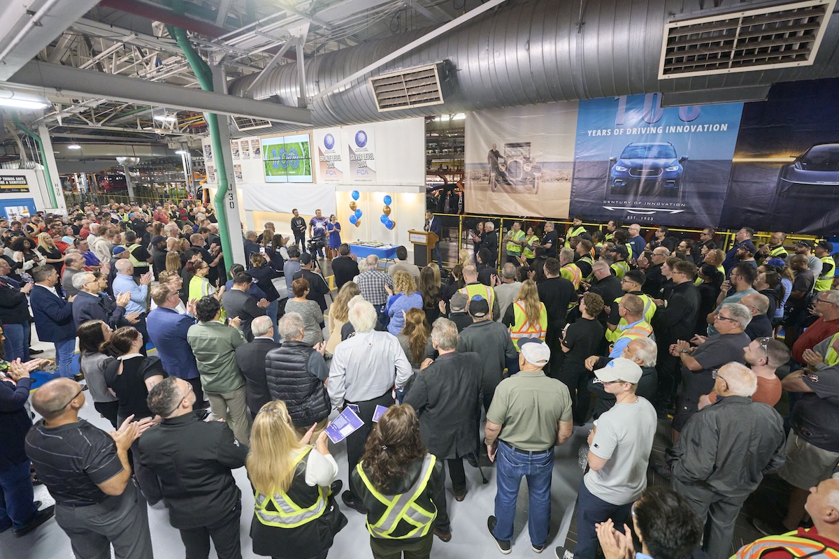 Antonio Filosa, celebra i 100 anni di Chrysler nello stabilimento di Windsor Antonio Filosa, celebra i 100 anni di Chrysler nello stabilimento di Windsor