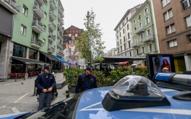 Donna e bambina trovate morte a Roma, il racconto dell’orrore: “Si vedeva un braccio spuntare dal sacco nero”