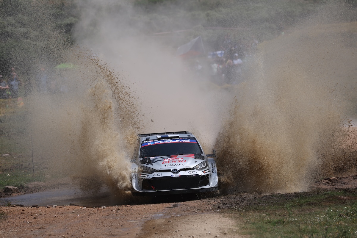 Rally Italia Sardegna 2025: Ogier guida il duello con Tanak verso il gran finale Rally Italia Sardegna 2025: Ogier guida il duello con Tanak verso il gran finale
