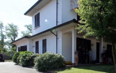 Garlasco, i Ris di nuovo nella villetta: accertamenti per verificare se più persone hanno ucciso Chiara Poggi