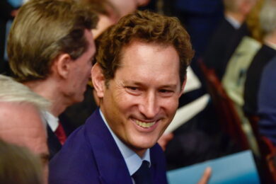 Agnelli all’attacco, Exor punta a una maxi acquisizione in Europa o negli Usa. Il ticket dell’operazione è di 2 miliardi