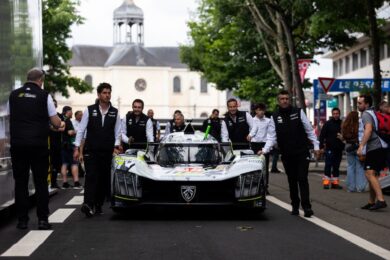24 Ore di Le Mans 2025: Peugeot 9X8 scalda i motori per il grande ritorno