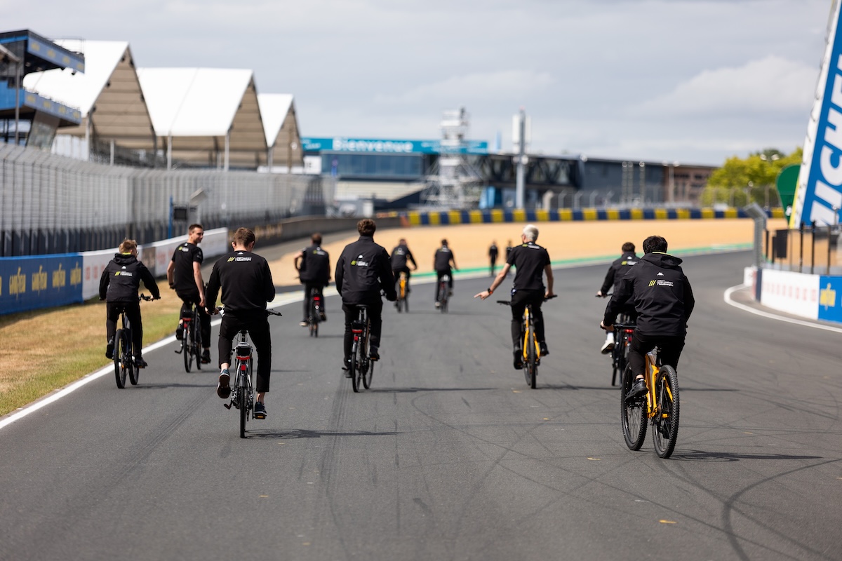 24 Ore di Le Mans 2025: Peugeot 9X8 scalda i motori per il grande ritorno 24 Ore di Le Mans 2025: Peugeot 9X8 scalda i motori per il grande ritorno