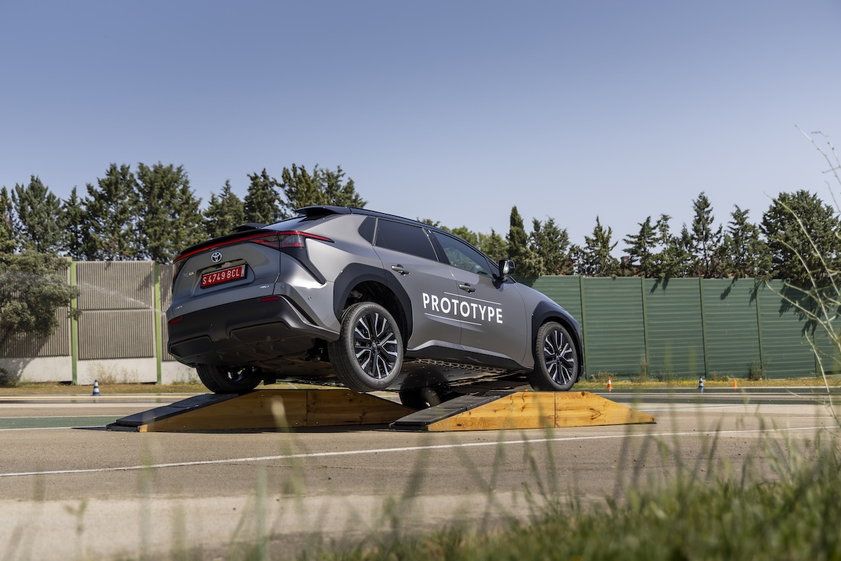 Nuovo Toyota bZ4X 2025: il SUV elettrico che ridefinisce efficienza, design e piacere di guida