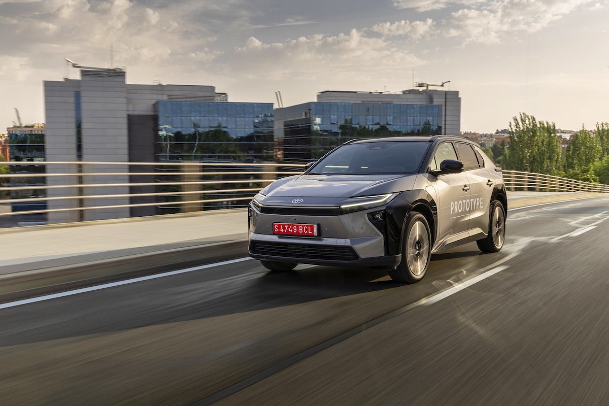 Nuovo Toyota bZ4X 2025: il SUV elettrico che ridefinisce efficienza, design e piacere di guida