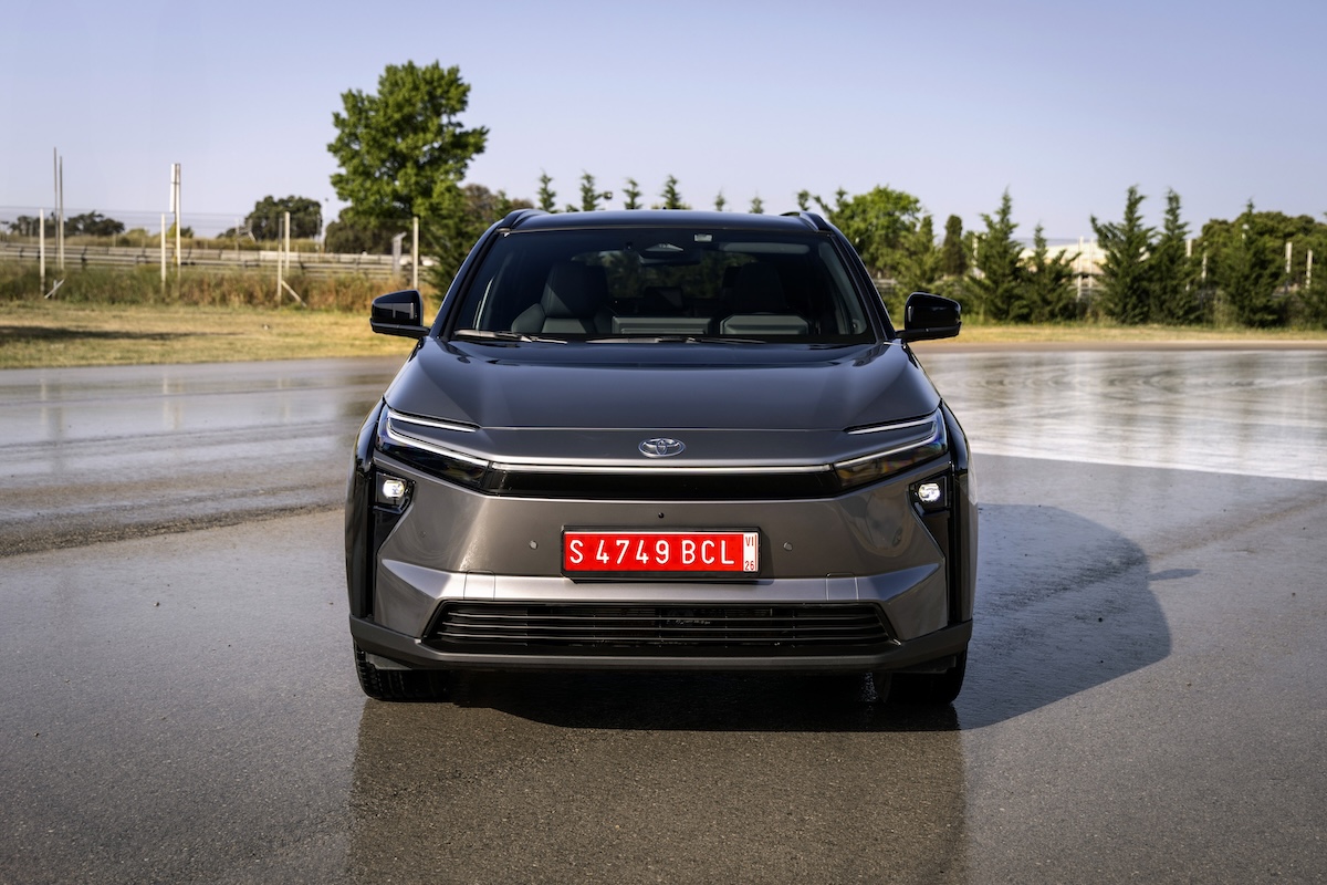 Nuovo Toyota bZ4X 2025: il SUV elettrico che ridefinisce efficienza, design e piacere di guida