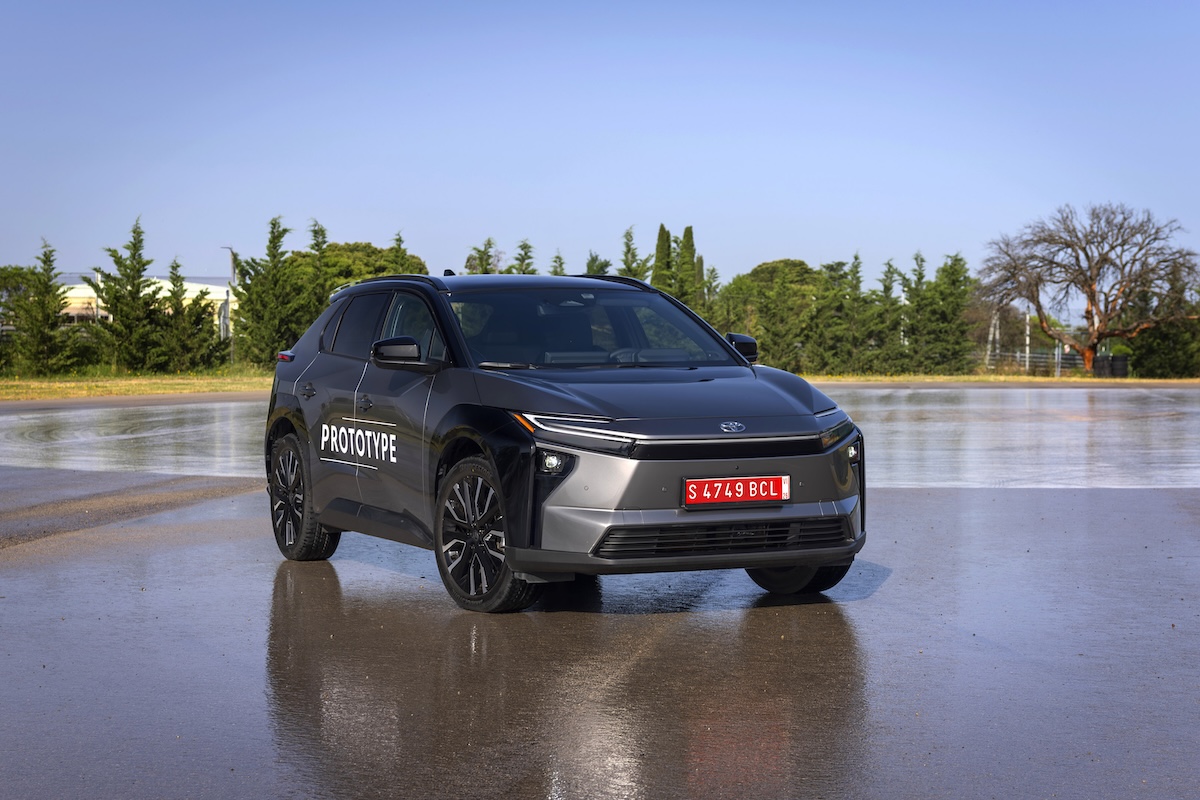 Nuovo Toyota bZ4X 2025: il SUV elettrico che ridefinisce efficienza, design e piacere di guida