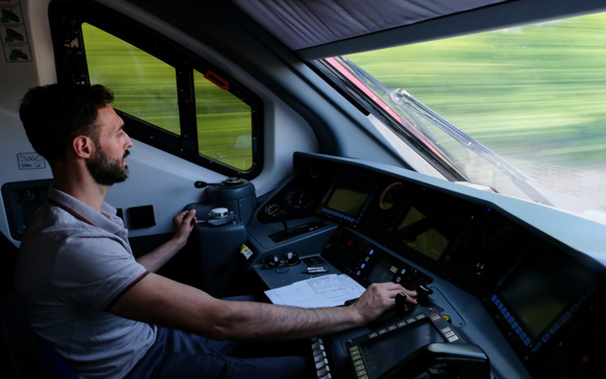 Trenord in cerca di futuri macchinisti: candidature al via Trenord in cerca di futuri macchinisti: candidature al via