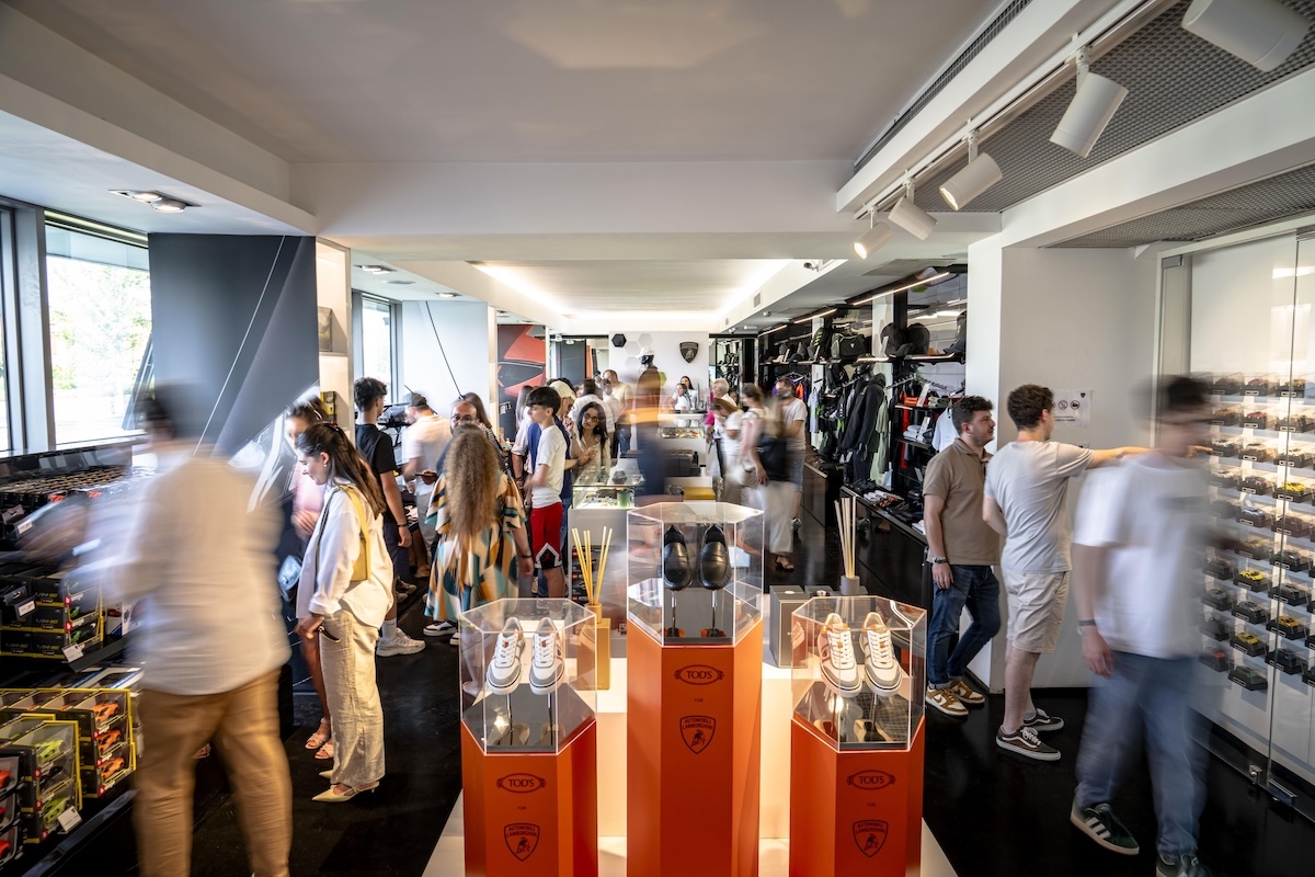 Lamborghini apre le porte ai suoi eroi silenziosi: il successo del Family & Friends Day 2025 Lamborghini apre le porte ai suoi eroi silenziosi: il successo del Family & Friends Day 2025
