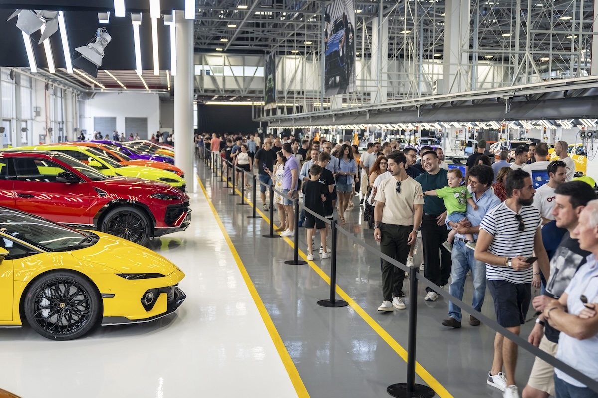 Lamborghini apre le porte ai suoi eroi silenziosi: il successo del Family & Friends Day 2025 Lamborghini apre le porte ai suoi eroi silenziosi: il successo del Family & Friends Day 2025