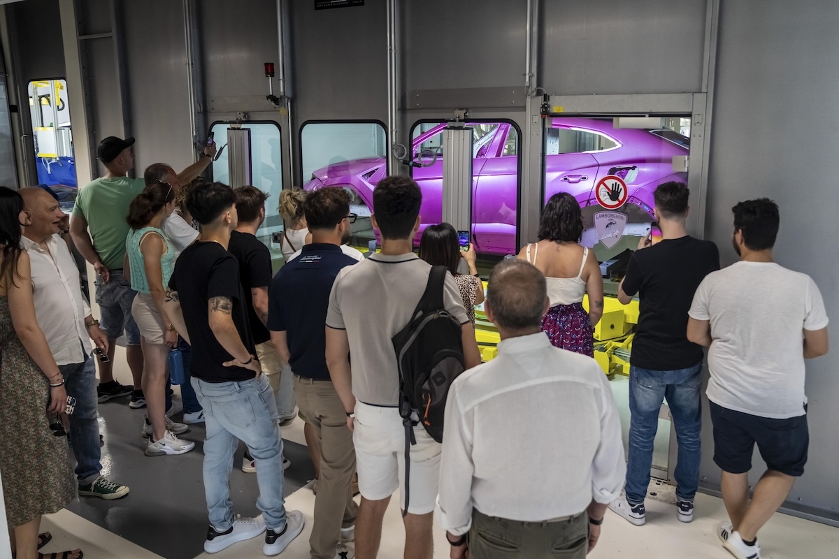 Lamborghini apre le porte ai suoi eroi silenziosi: il successo del Family & Friends Day 2025 Lamborghini apre le porte ai suoi eroi silenziosi: il successo del Family & Friends Day 2025