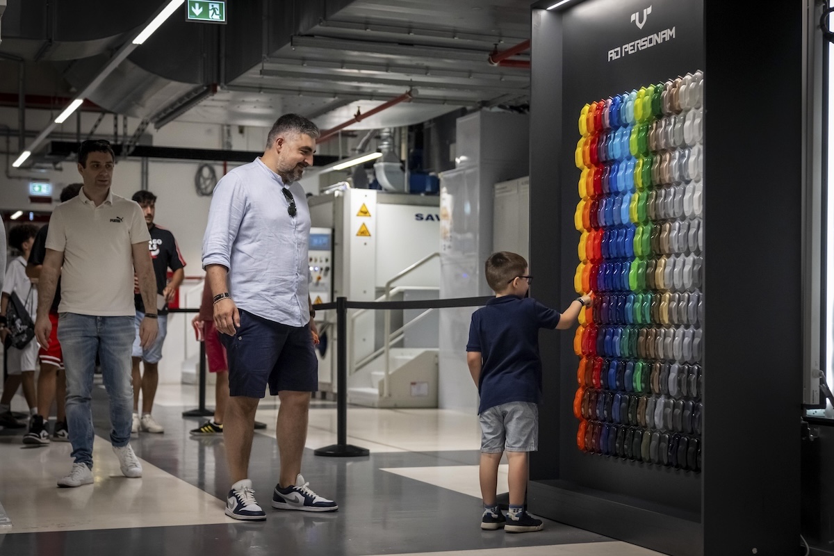 Lamborghini apre le porte ai suoi eroi silenziosi: il successo del Family & Friends Day 2025 Lamborghini apre le porte ai suoi eroi silenziosi: il successo del Family & Friends Day 2025