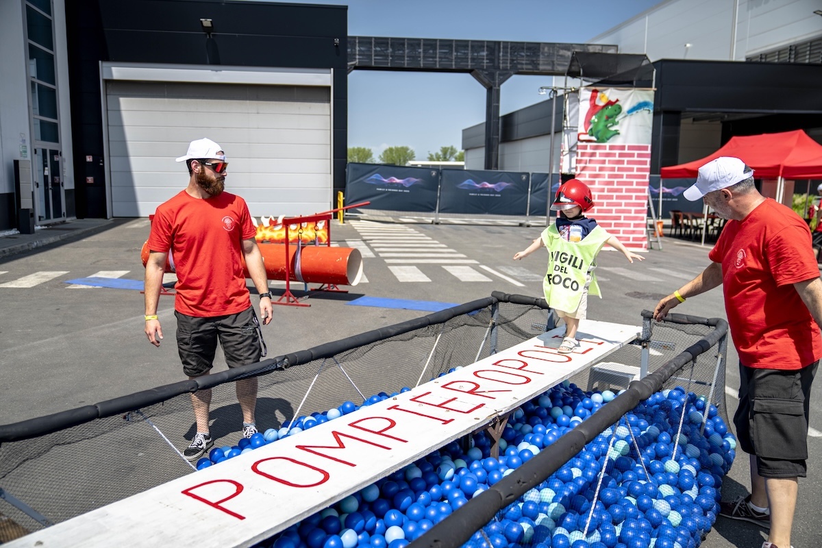 Lamborghini apre le porte ai suoi eroi silenziosi: il successo del Family & Friends Day 2025 Lamborghini apre le porte ai suoi eroi silenziosi: il successo del Family & Friends Day 2025