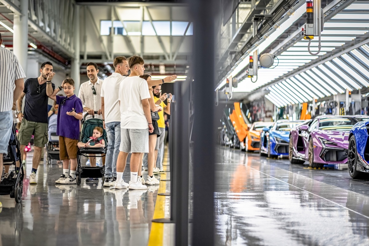 Lamborghini apre le porte ai suoi eroi silenziosi: il successo del Family & Friends Day 2025 Lamborghini apre le porte ai suoi eroi silenziosi: il successo del Family & Friends Day 2025