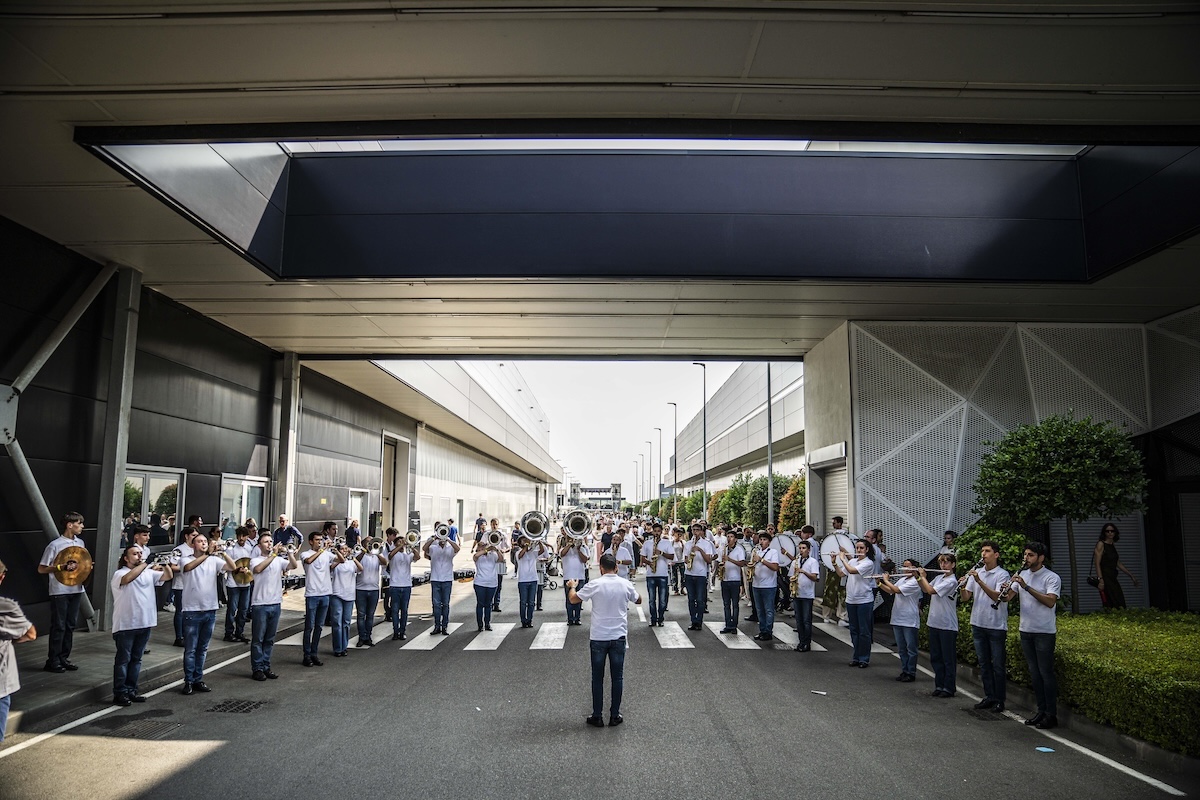 Lamborghini apre le porte ai suoi eroi silenziosi: il successo del Family & Friends Day 2025 Lamborghini apre le porte ai suoi eroi silenziosi: il successo del Family & Friends Day 2025