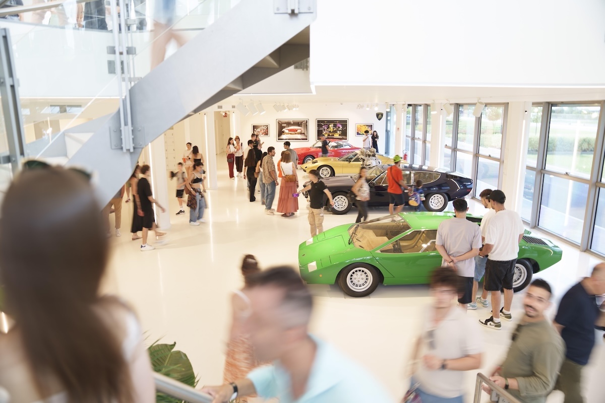 Lamborghini apre le porte ai suoi eroi silenziosi: il successo del Family & Friends Day 2025 Lamborghini apre le porte ai suoi eroi silenziosi: il successo del Family & Friends Day 2025