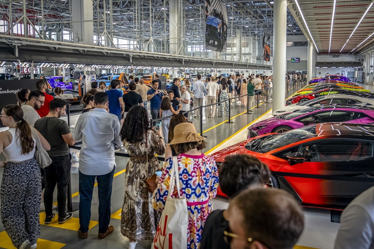 Lamborghini apre le porte ai suoi eroi silenziosi: il successo del Family & Friends Day 2025 Lamborghini apre le porte ai suoi eroi silenziosi: il successo del Family & Friends Day 2025