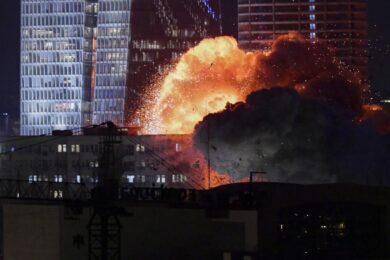 Israele verso una nuova escalation in Iran. Teheran minaccia Usa, Francia e Regno Unito: “Colpiremo le vostre basi”