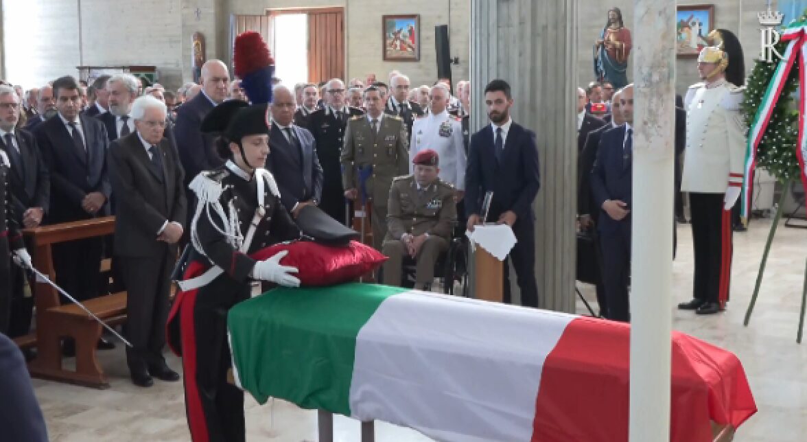 Ostuni, l’ultimo saluto a Carlo Legrottaglie con il Presidente Sergio Mattarella