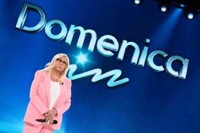 Domenica in, la Rai rivoluziona il salotto di zia Mara: non solo interviste, ma anche varietà e game show. La nuova edizione una e trina. Anticipazioni
