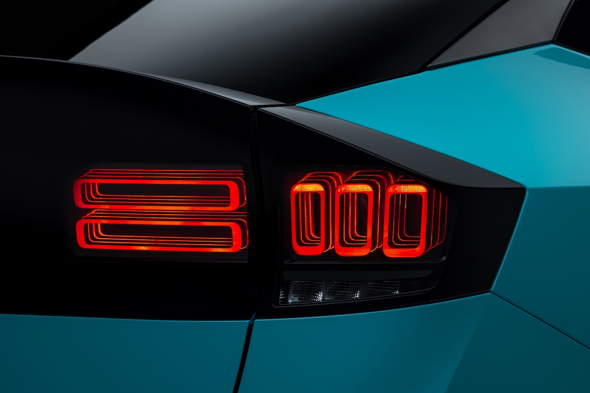 Nissan svela la nuova LEAF 2026, evoluzione elettrica da 604 km Nissan svela la nuova LEAF 2026, evoluzione elettrica da 604 km