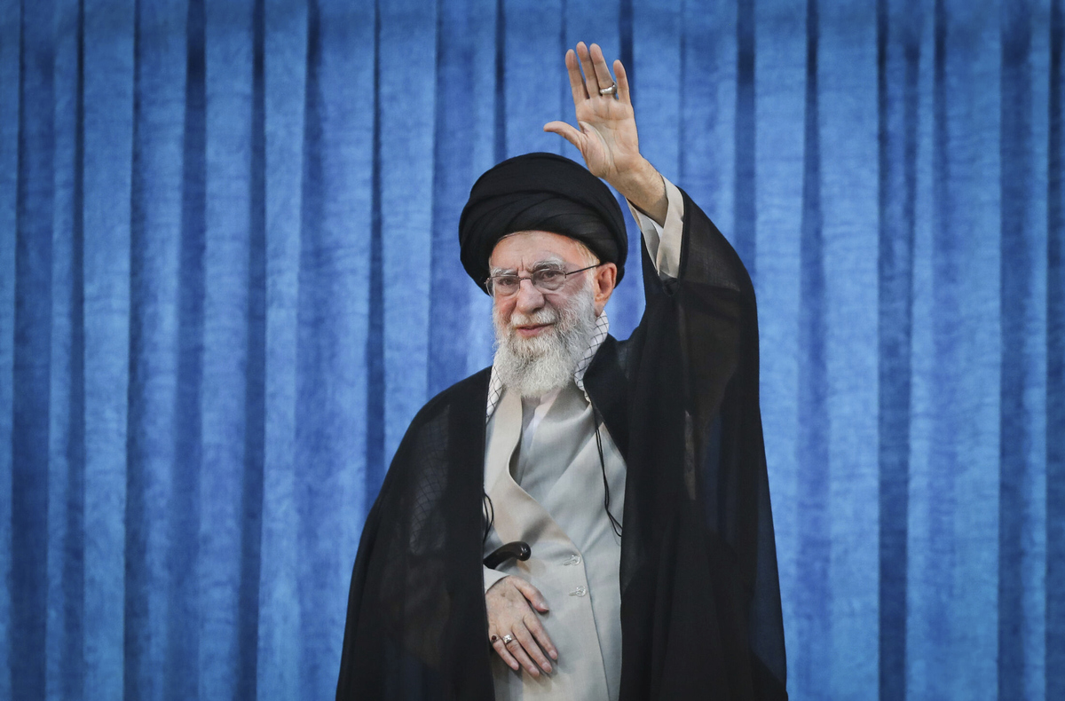 Iran, Trump: “Potrei attaccare o no… Nessuno lo sa”. Khamenei: “Minacce di Trump ridicole, danni irreparabili” Iran, Trump: “Potrei attaccare o no… Nessuno lo sa”. Khamenei: “Minacce di Trump ridicole, danni irreparabili”