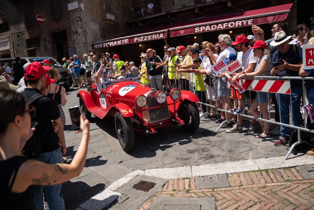 1000 Miglia 2025: l’arrivo a Roma tra polvere e applausi 1000 Miglia 2025: l’arrivo a Roma tra polvere e applausi